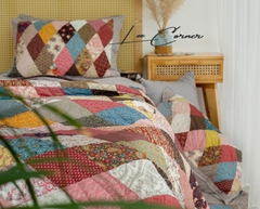Bộ chăn ghép vải phức tạp hình tam giác, chần máy màu nâu đỏ size 2x2,2m