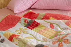 Chăn ghép vải khâu áp hoa màu hồng cam, chần tay size 2x2,2m