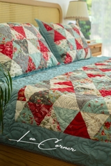Chăn ghép vải đối xứng hình tam giác, chần máy màu đỏ xanh size 2x2,2m