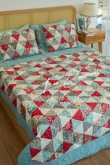 Chăn ghép vải đối xứng hình tam giác, chần máy màu đỏ xanh size 2x2,2m