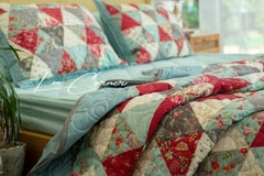 Chăn ghép vải đối xứng hình tam giác, chần máy màu đỏ xanh size 2x2,2m