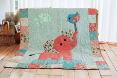Chăn ghép vải áp máy, chần tay, voi nền xanh, kích thước 1,2x1,5m