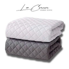 Tấm lót chống thấm đệm cao cấp LEE CORNER, chống thấm tuyệt đối, có lớp bông nên không gây sột soạt (may theo yêu cầu)
