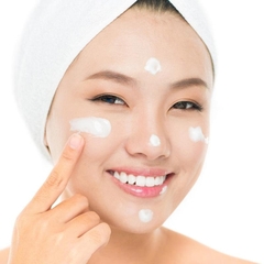 Kem Dưỡng Ẩm Da Dầu Nhạy Cảm Simple Hydrating Moisturiser 125ml