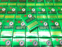 Dầu Gió Xanh Con Ó 2 Nắp Eagle Brand Medicated Oil Mỹ 24ml