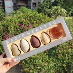 Set 4 Mút Tán Nền Hold Live Giúp Nền Mỏng Mịn Lâu Trôi Kèm Cốc Đựng