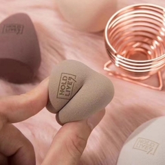 Set 4 Mút Tán Nền Hold Live Giúp Nền Mỏng Mịn Lâu Trôi Kèm Cốc Đựng