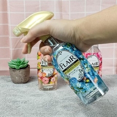 Xịt Thơm Và Làm Phẳng Quần Áo Flair KAO - 270ml