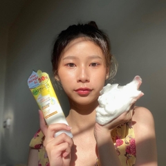 Sữa Rửa Mặt  Garnier Trắng Da Light Complete Yuzu Whip Foam 100ml