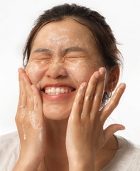 Gel Rửa Mặt Bí Đao Cocoon Làm Sạch Sâu Giảm Dầu Mụn Winter Melon Cleanser