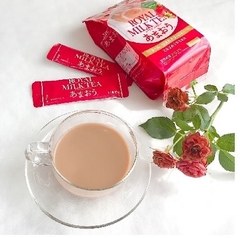 Bột Trà Sữa Royal Milk Tea Nhật Bản (Trà Dâu Tây) - Hộp 10 gói