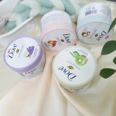Kem Tẩy Tế Bào Chết body Dove chiết xuất Xoài & Bơ Hạnh Nhân - 298g