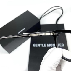Kính Gentle Monster South Side 01 chữ V Màu Trắng