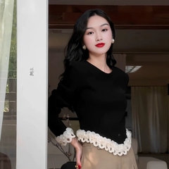 Áo Nỉ Hàn Viền Đính Hoa Màu Đen