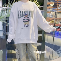 Áo Nỉ Sweater Whoau WHMWD2221U Màu Kem