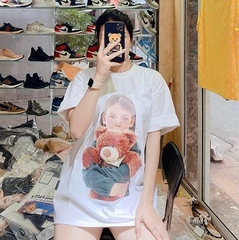 Áo Phông ADLV Baby Bé Ôm Gấu Màu Trắng