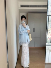 Bộ áo sơ mi xanh - chân váy ren trắng