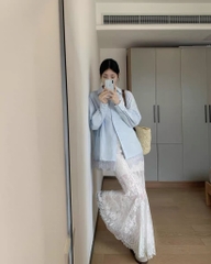 Bộ áo sơ mi xanh - chân váy ren trắng