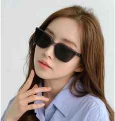 Kính Gentle Monster Tam KC1 Màu Đen Viền Xám