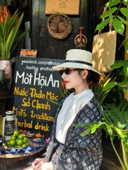 Kính Mát Gentle Monster Bold Bandoneon.S 01 Màu Đen