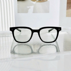 Kính Mát Gentle Monster Evan 01 Màu Đen