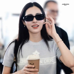 Kính Mát Gentle Monster Jewerly Phantom 01 Màu Đen