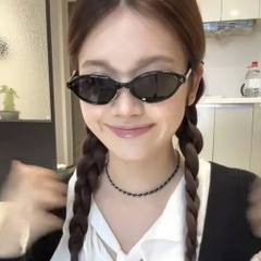 Kính Mát Gentle Monster La Cha 01 Màu Đen