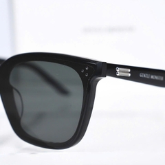 Kính Mát Gentle Monster Lo Lou 01 Màu Đen
