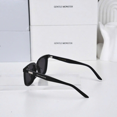 Kính Mát Gentle Monster Lo Lou 01 Màu Đen
