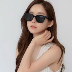 Kính Mát Gentle Monster Nubo 01 Màu Đen