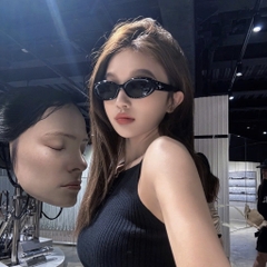 Kính Mát Gentle Monster x Bold Cuff S 01 Màu Đen