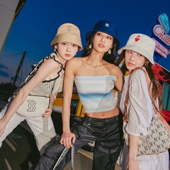 Túi Đeo Vai MLB Basic Round Cross Logo Chữ B Màu Trắng Đen