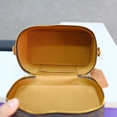 Túi Celine Vanity In Trompie Case Mini Size 19cm