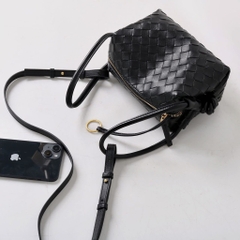 Túi Xách Bottega Small Loop Da Bò Size 21 cm Màu Đen