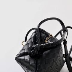 Túi Xách Bottega Small Loop Da Bò Size 21 cm Màu Đen