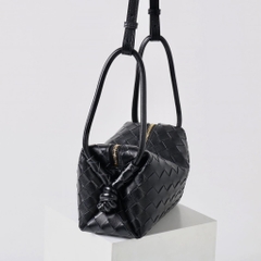 Túi Xách Bottega Small Loop Da Bò Size 21 cm Màu Đen