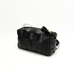 Túi Xách BTG Veneta Intrecciato Pouch Da Bê Size 28 cm Màu Đen