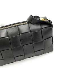 Túi Xách BTG Veneta Intrecciato Pouch Da Bê Size 28 cm Màu Đen