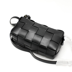 Túi Xách BTG Veneta Intrecciato Pouch Da Bê Size 28 cm Màu Đen