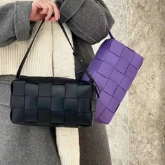 Túi Xách BTG Veneta Intrecciato Pouch Da Bê Size 28 cm Màu Đen