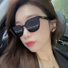 Kính Mát Gentle Monster Lilit 01 Màu Đen