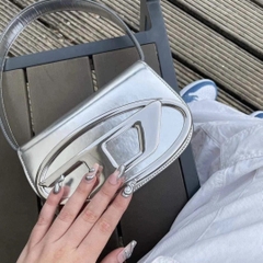 Túi Xách Diesel 1DR Metalic Silver 20cm Bản Remake Hàn Màu Bạc