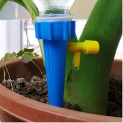 Que Tưới Nhỏ Giọt Tự Động Gắn Chai Nhựa - 1 Cái