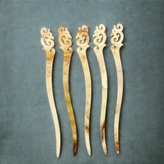 14.21 Trâm cài tóc nhựa họa tiết vân sa.ng trọng 18cm