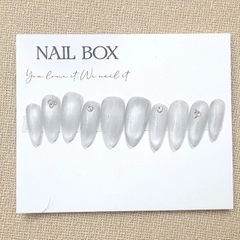 H03. Set 10 móng tay giả mắt mèo kèm keo và giũa móng