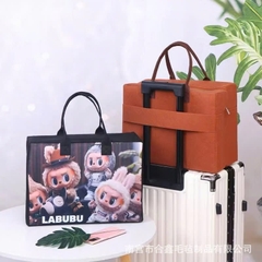 Túi nỉ du lịch họa tiết Labubu 38*27*18cm