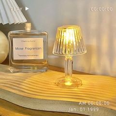 S4. Đèn ngủ để bàn pha lê nhựa dùng pin cúc áo (ánh sáng vàng) 11,5cm