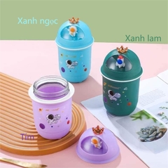 CT2. Bình Nước Thủy Tinh Bọc Nhựa Phi Hành Gia Vũ Trụ  370ml