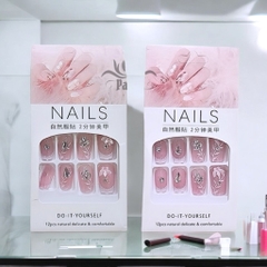 Bộ 12 móng tay giả đính hoa và đá Nails  LY-044 kèm keo dán