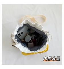 T10. Túi vải canvas đeo chéo miệng dây rút họa tiết tai thỏ 23*23*10cm